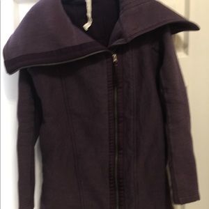 Euc lululemon jacket size 8 eggplant color